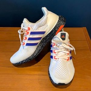 ADIDAS UltraBoost 5.0 DNA shoes! Size 7 mens —> 8.5 women’s